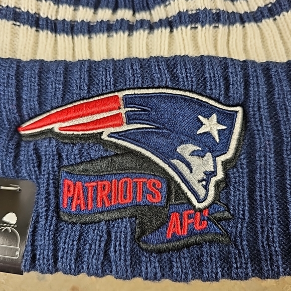 New Era New England Patriots NFL Football Lined Blue/Red/Cream Stocking Hat - Picture 2 of 9